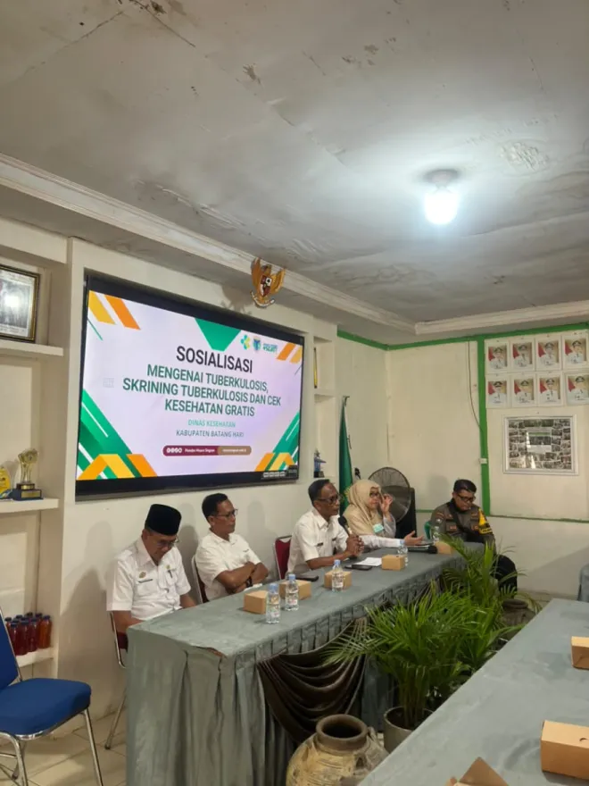 PEDULI KESEHATAN WARGA, PEMDES MUARO SINGOAN GANDENG DINKES BATANG HARI GELAR SOSIALISASI TBC DAN CEK KESEHATAN GRATIS